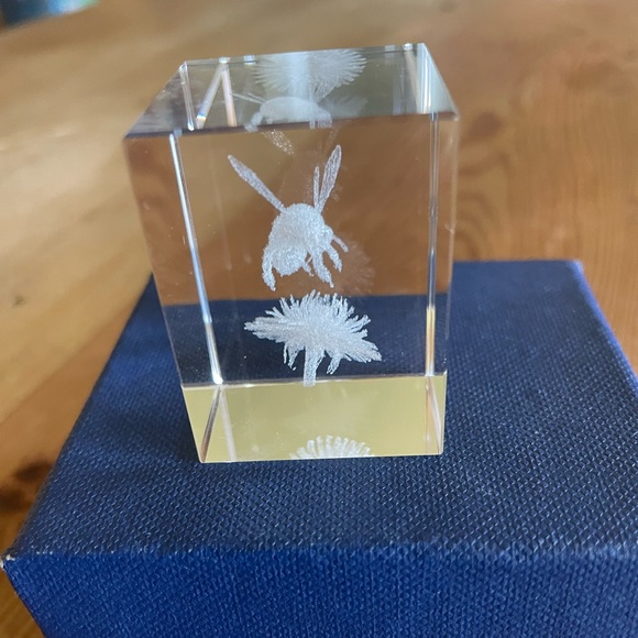 Vintage Pollinating Bee - Picture 6 of 7